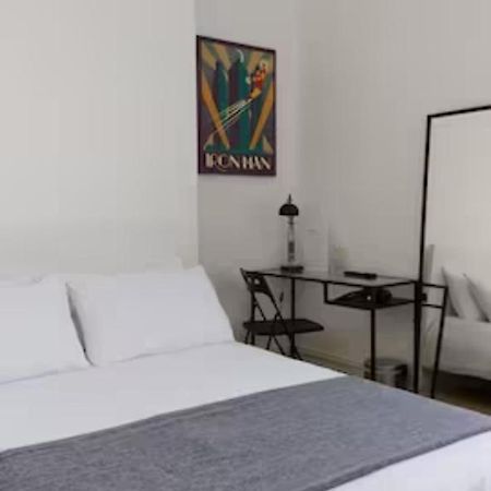 Stylish Double Room In City Centre - Shared Bathroom - Parking Престън Екстериор снимка