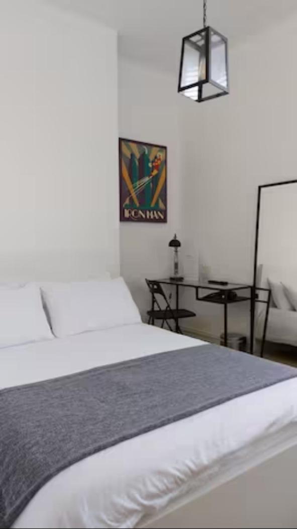 Stylish Double Room In City Centre - Shared Bathroom - Parking Престън Екстериор снимка