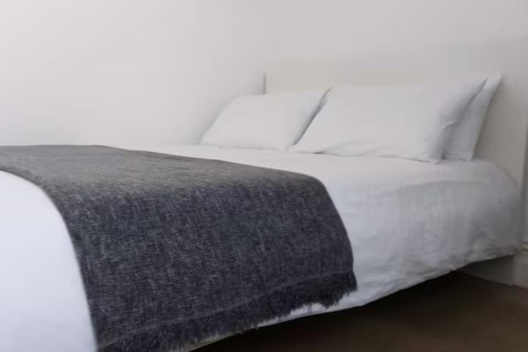 Stylish Double Room In City Centre - Shared Bathroom - Parking Престън Екстериор снимка